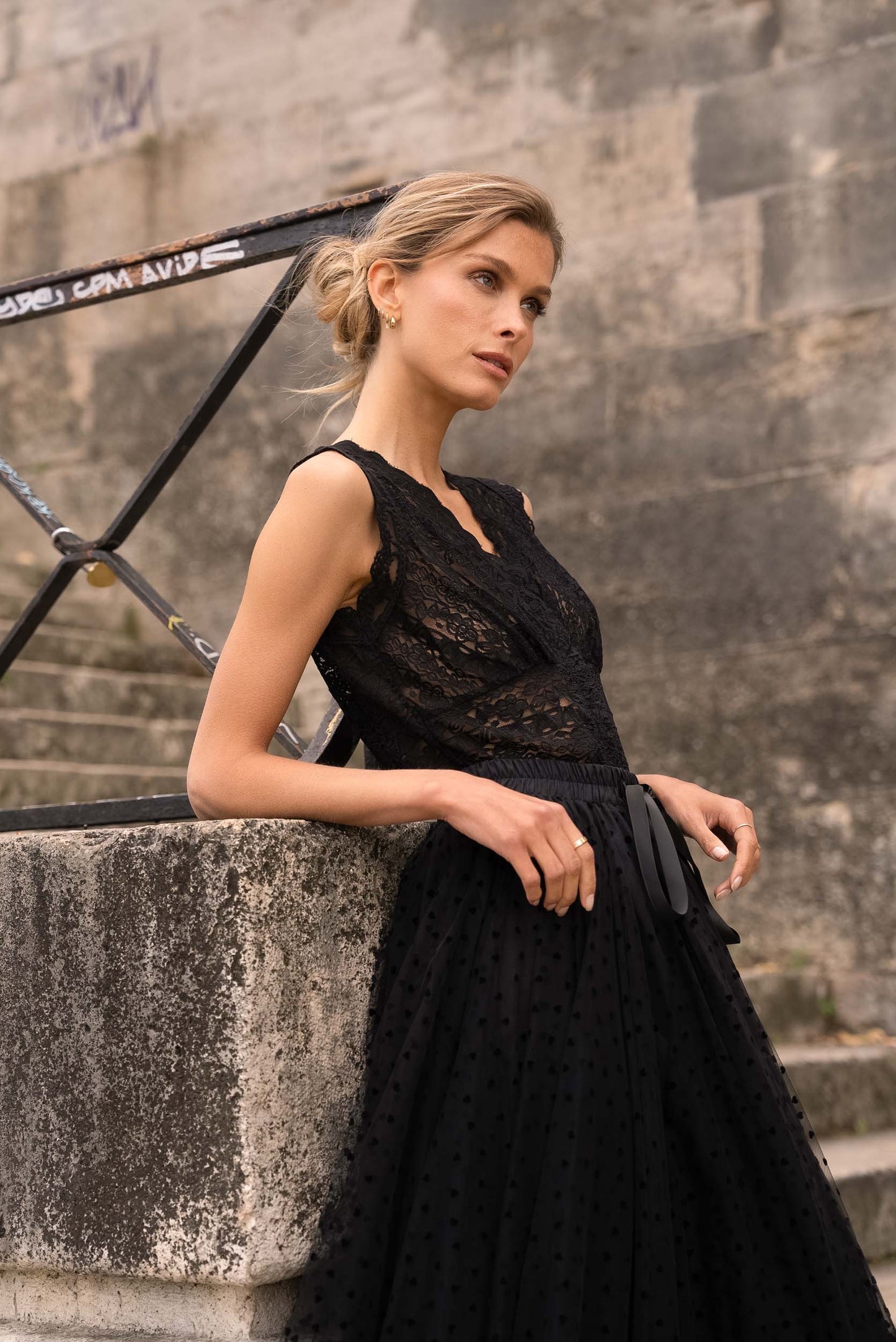 Top en dentelle semi-transparente