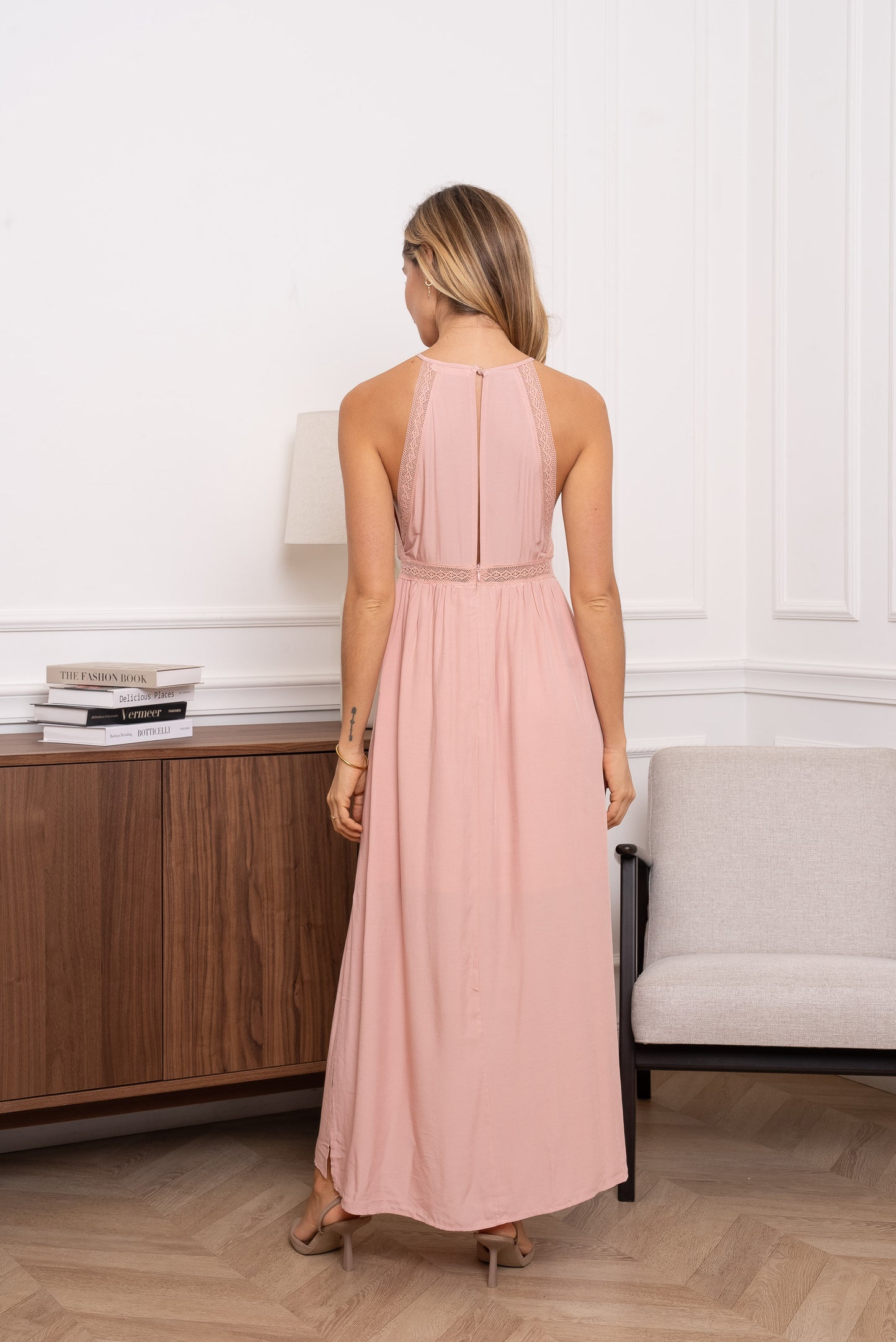 ROBE AVEC DETAILS DENTELLE