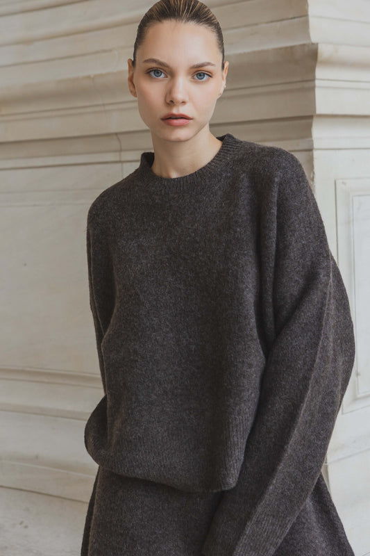 Ensemble pull et jupe courte en maille