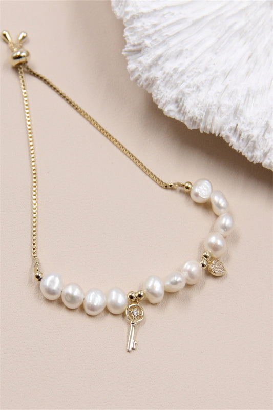 Bracelet perle de culture coulissant ajustable serti de breloque