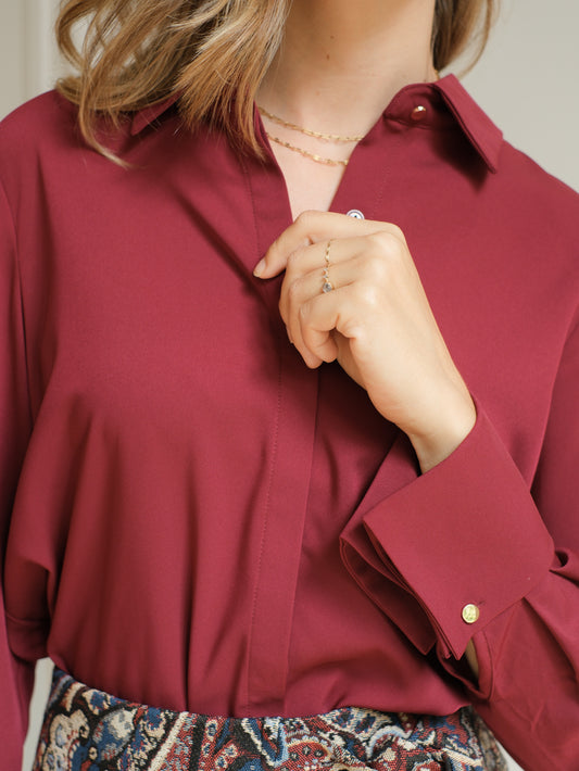 Chemise satinée à poignets mousquetaire